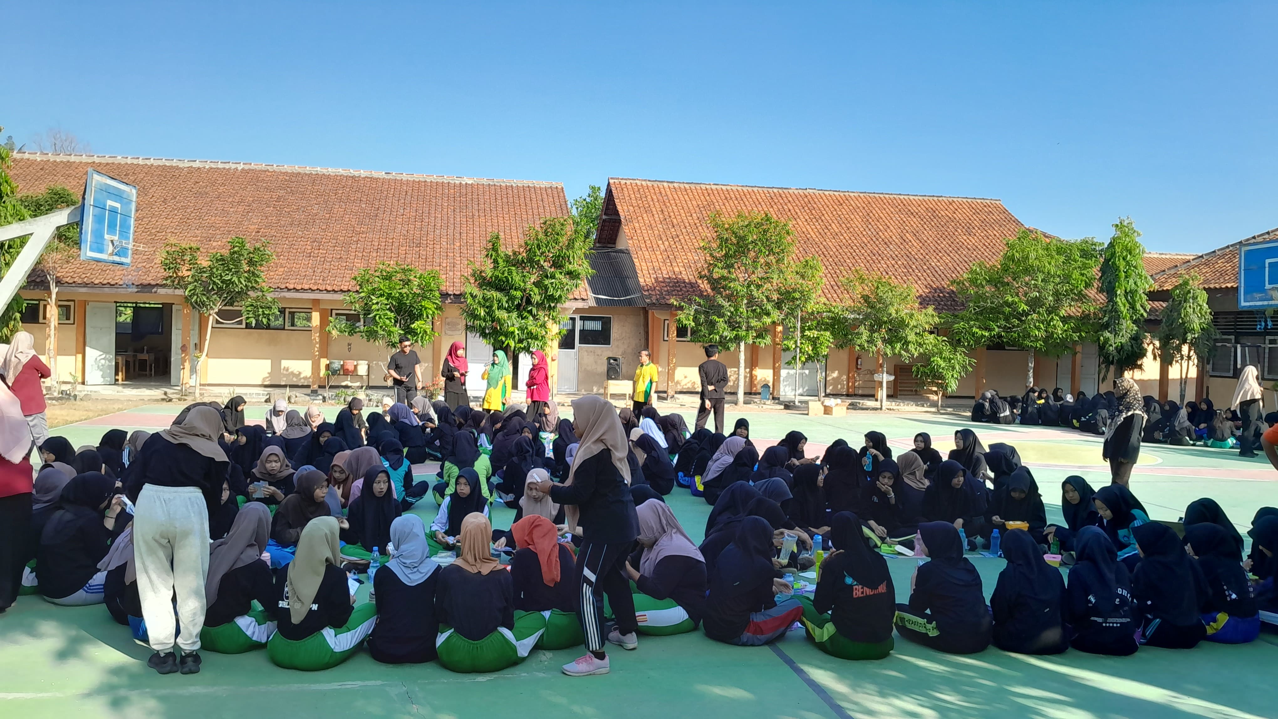 AKSI GIZI SEIMBANG DI SEKOLAH AWAL INDONESIA SEHAT